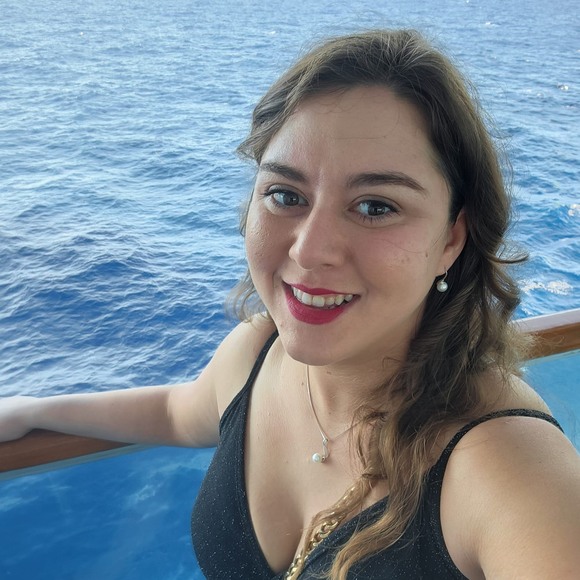 Meet your Posher, Lisa - Picture 1 of 1